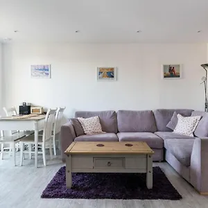  Apartment Sleek Modern Flat In The Centre Of The Town United Kingdom