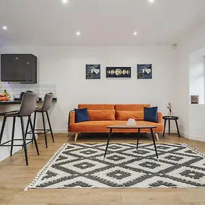  Apartment Luxury House With Garden By Damask Homes United Kingdom